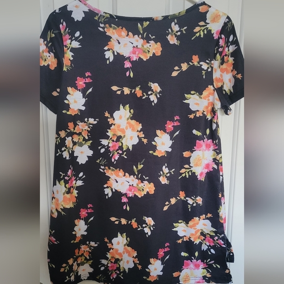 Dakotoo Ladies Top - Picture 3 of 4